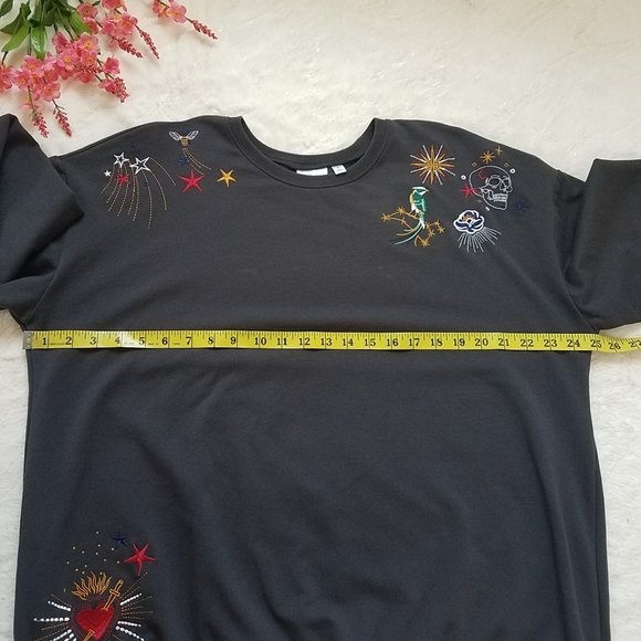 TORRID Royal Stars Relaxed Fit Cozy Fleece Drop Shoulder Sweatshirt - Picture 4 of 7